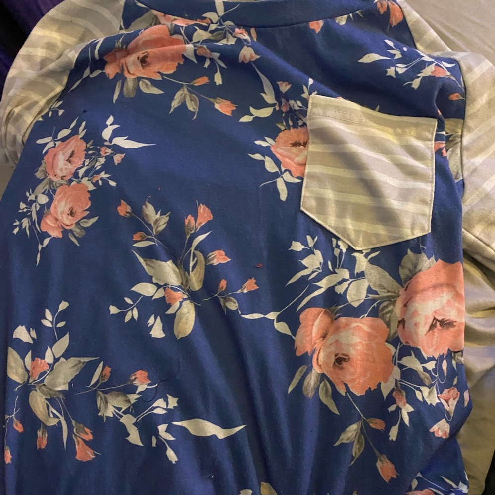 Flower shirt size small